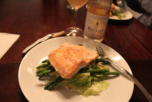 Domaine de la Reuilly Pinot Gris Rose 2009 with Poached Salmon Salad with Lettuce and Asparagus